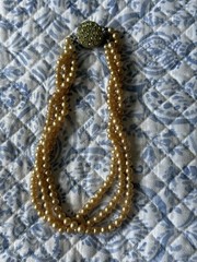 Vintage Sarah Coventry Triple Stand Of Faux Pearls Choker & Clip On Earrings
