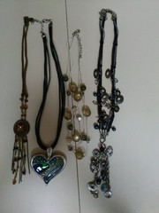 LOT OF 20 VINTAGE COSTUME NECKLACES