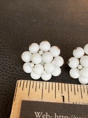 Vtg JAPAN White Milk Glass Round Beaded 7/8” Cluster Screw Back Earrings Floral