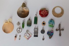 LOT OF 19 VINTAGE TO NOW PENDANTS VARIOUS SIZES HAND MADE GLASS CRYSTAL METALS