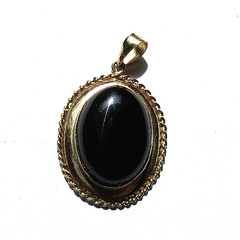 VTG 14K (585) SOLID GOLD WITH ONYX STONE PENDANT WEIGHT: 2.8 GRAMS & 30mm x 19mm