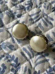 Vintage Sarah Coventry Triple Stand Of Faux Pearls Choker & Clip On Earrings