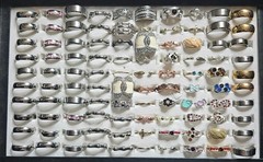​1lb Vintage to Modern Costume Jewelry Lot Estate Mix Wearable Pieces Mystery