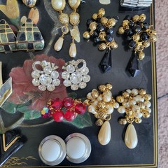 VINTAGE LOT 18 PAIRS OF COSTUME EARRINGS + OTHER JEWELRY ASSORTMENT-NICE