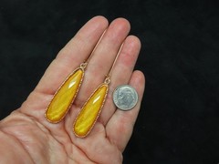 Vintage Contemporary Gold Tone Yellow/Amber Colored Teardrop Pierced Earrings