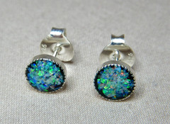 VINTAGE AUSTRALIAN OPALS SET IN STERLING SILVER PIERCED STUD EARRINGS 4111