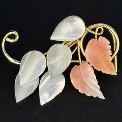 Vintage Carved Conch Shell Mother of Pearl MOP Leaf Flower Floral Spray Brooch