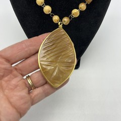 Agate Necklace Quartz Genuine Stone Sun Carved Bead 24″ VTG Boho Chic 70’s Beige