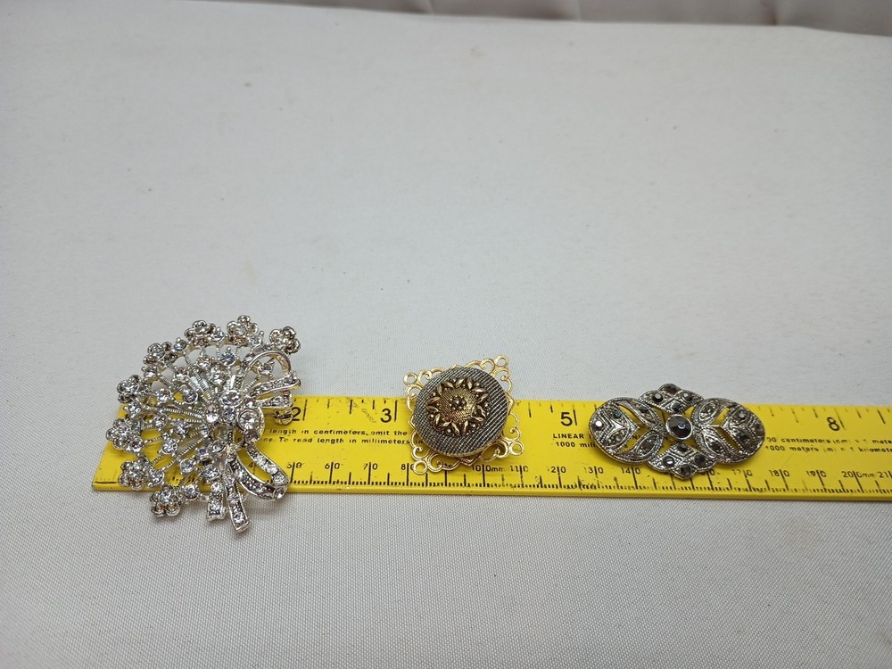 Mixed Lot of 3 Ladies Beautiful Brooches