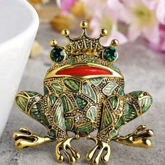 Vintage Black Frog Brooch Green Eyes Toad Pin Unisex Coat Scarf Gift Accessory