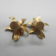 Vintage Enamel Flower Brooch Earrings Set White Green Dainty Gold Tone Screwback