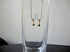 VTG CLASSIC CHINESE 4MM GREEN JADE BEAD/BALL YELLOW GOLD PLATED POST EARRINGS