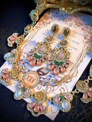 Vintage Baroque Jewelry Set Pink Crystal Necklace Earrings Gold Tone Floral