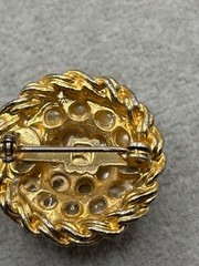 Estate Vintage Brooch Gold-Tone Faux Pearls & Textured Twist Button Trendy Style