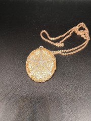 Vtg Locket w. Photos 24″ Necklace Victorian Revival Gold Tone Oval Scroll Flower