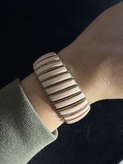 Vintage Gold Tone 1950’s Expansion Thermoset Plastic Pink Bracelet One Size