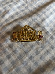 ‘Best Nana’ Gold Toned Pin Broach With Two Children
