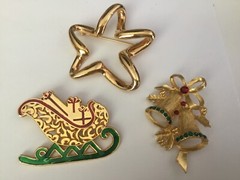 Vintage Christmas Pin Lot Gold Tone Large Star Sleigh Sled Bells