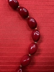 VTG Necklace L:20″ (50 cm) W:0.5″ (12mm) Red Wine Oval Plastic Spring Ring Clasp