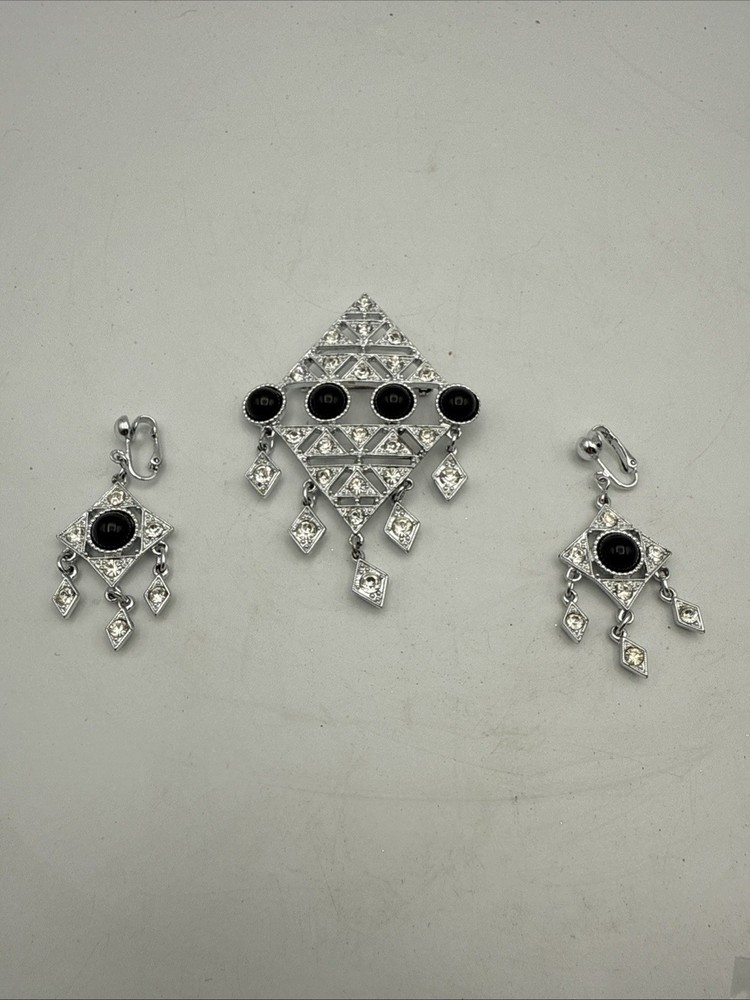1973 SARAH COVENTRY Operetta Rhinestone Silver-Tone Diamond Brooch & Earrings