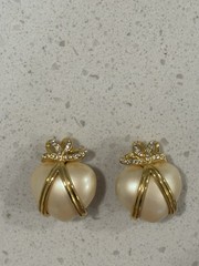 JOAN RIVERS Vintage Faux Pearl Heart Pierced Earrings Gold Tone Bow.