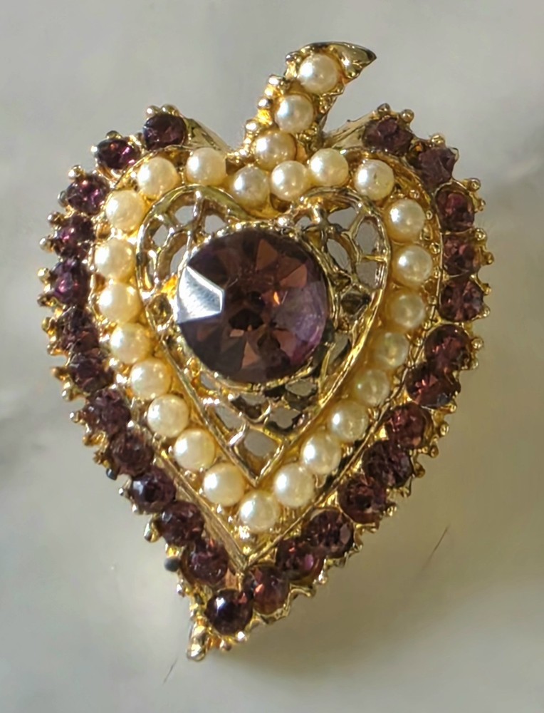 Vtg Victorian Style Purple Rhinestone & Faux Pearl Sweetheart/ Strawberry Brooch