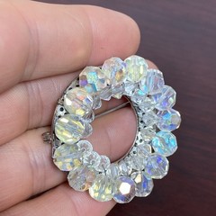 Vtg Iridescent Glass Faceted Aurora Borealis Beads Wreath Cluster Brooch 1.75”