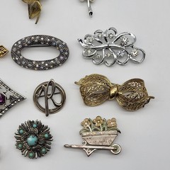 Beautiful Vintage Brooch pin lot collection Estate jewelry some blemished