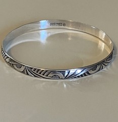 VINTAGE STERLING SILVER ART DECO JAZZ REPOUSSE PATTERN DANECRAFT BANGLE BRACELET