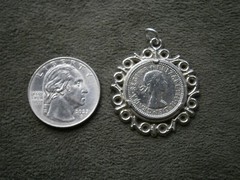 Queen Elizabeth II Vtg Shiny Sixpence Coin in Ornate Silvertone Mount 6.3g