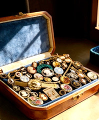 Huge Estate Heirloom Cameo Vtg Mod Romantic Jewelry Lot Brooch Locket Flowers