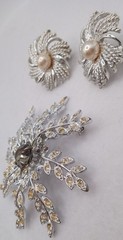 Sarah Coventry Jewelry Set. Clip On Earrings & Brooch Silver tone Rhinestones