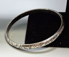 DANECRAFT Vintage Sterling All-Around Leaf Motive Domed BANGLE Bracelet 15g