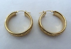 14K DIAMOND CUT SATIN & HIGHLY POLISHED CURVED 6MM WIDE HOOP LATCH EARRINGS