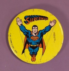 Vintage 1976 DC Comics Superman Flying Pinback Button 3″