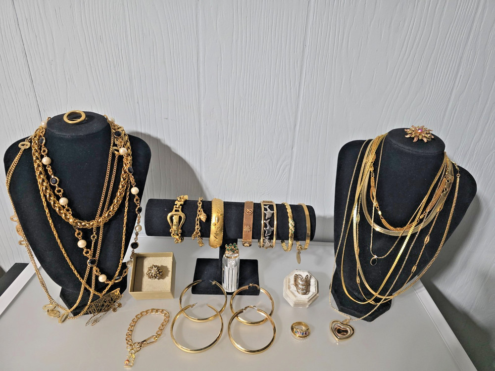 Special, Wow Gold Tone Jewelry lot Some signed