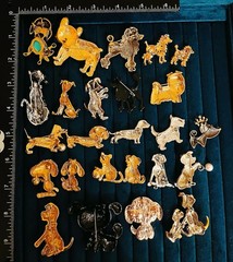 Lot of 25 Dog Puppy Brooches Rhinestone Poodle Dachshund Scottie Animal Pin Lot