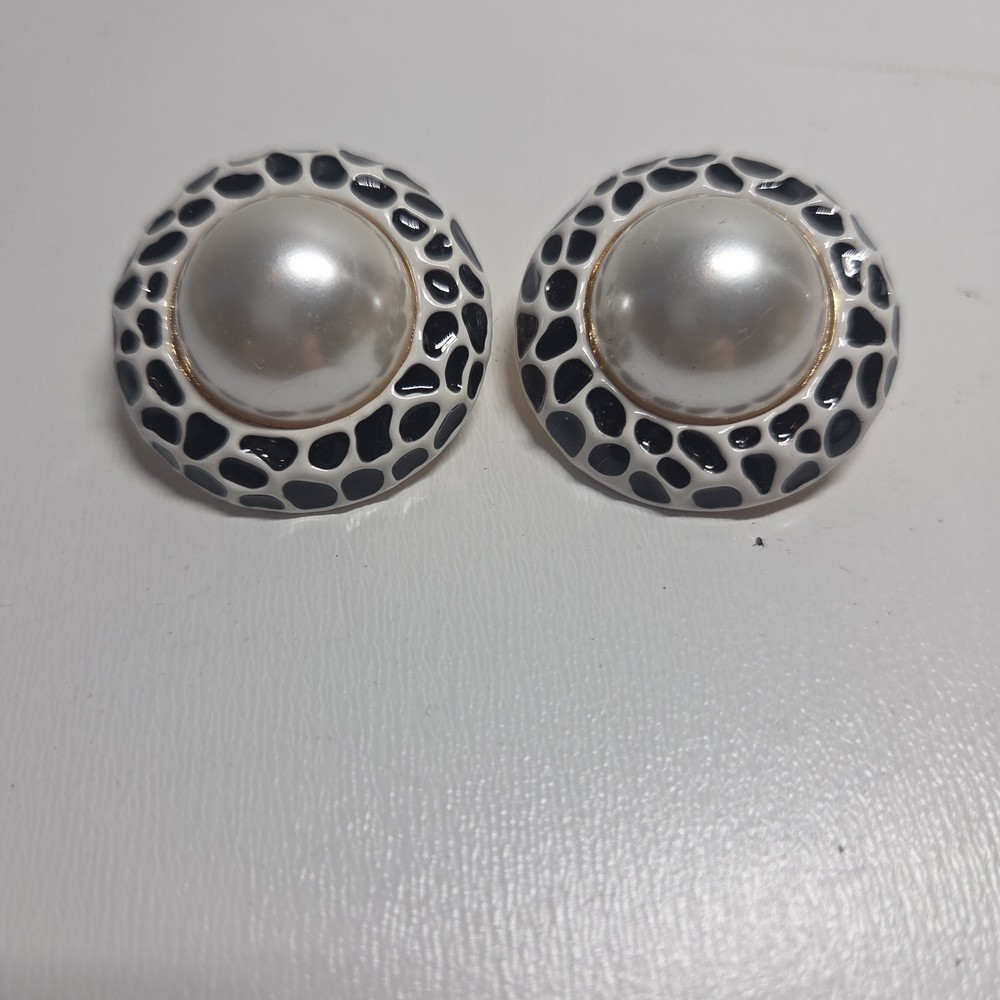 Kenneth Jay Lane Cultura Pearl Center Button Clip Earings
