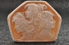 Vintage hexagon shell cameo carved “Three Girls” (41.5ct) sign by artist case.