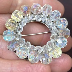 Vtg Iridescent Glass Faceted Aurora Borealis Beads Wreath Cluster Brooch 1.75”