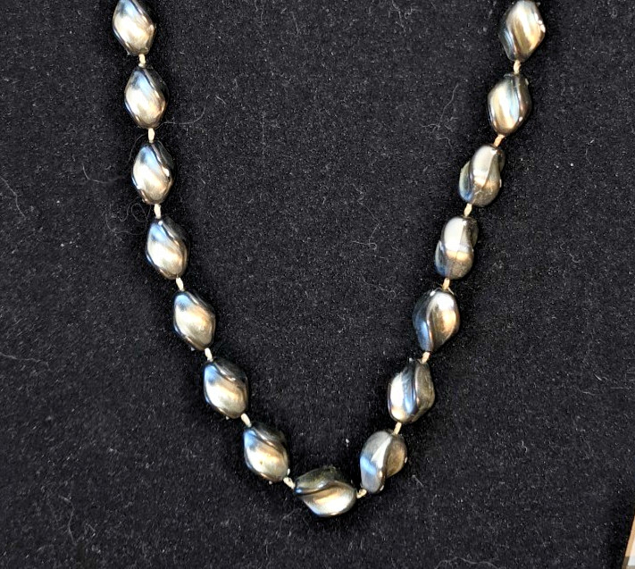 Vintage Gray Swirl Marbled Lucite Acrylic ? Bead Necklace Oval Retro MCM 17 In