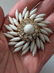 Vintage MCM Judy Lee Large Brooch And Earrings Set Milk Glass Excellent