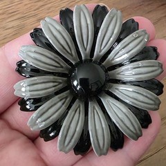 VTG Large Pop Mod Black Grey Gray Enamel Metal Flower Brooch
