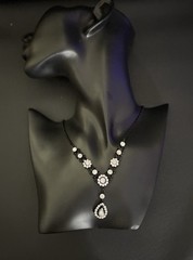 Rhinestone Flower Stunning Neckless. Perfect For Any Occasion