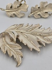 Vintage Brooch Earrings Clip-on Set White Enamel Silver Tone Leaf