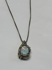 Vtg 10kt Over Sterling Silver Opal Pendent On Box Chain