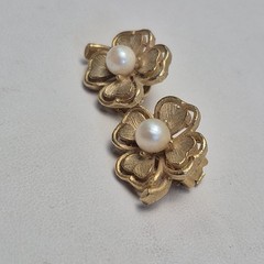 Vintage Lisner Yellow Gold Plated Pearl 4 Leaf Clover Clip On Earrings Signed