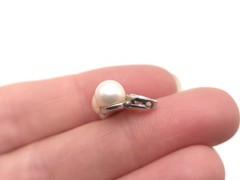 Vintage 14k White Gold Pearl Leaf pendant Minimalist Estate Jewelry 1.5 grams