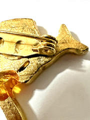 Vintage Australian Opal Kangaroo Brooch Gold Tone Black Enamel Souvenir Pin 1.5″