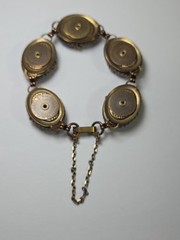 Vintage Jan Michaels Antiqued Brass Filigree Hematite Cabochon 5 Link Bracelet